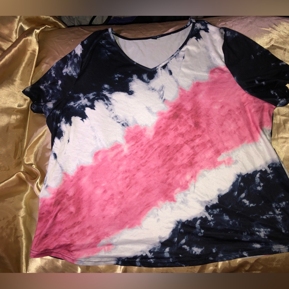 BLUE PINK WHITE VNECK TEESHIRT